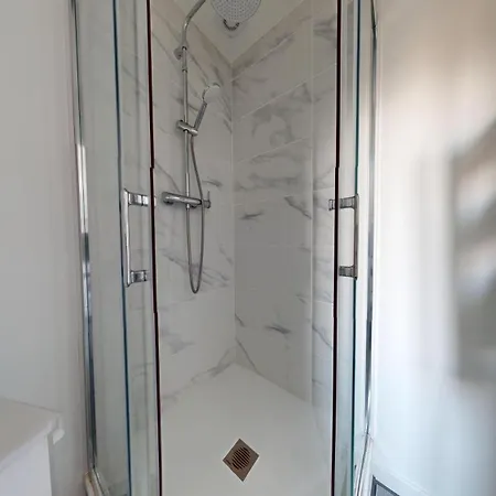 F2- Rue Suffren Appartement *